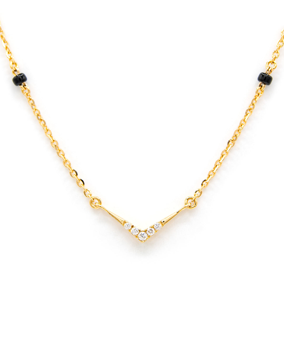 Víya Round Diamond V-Shape Mangalsutra Traditional Necklace 18K