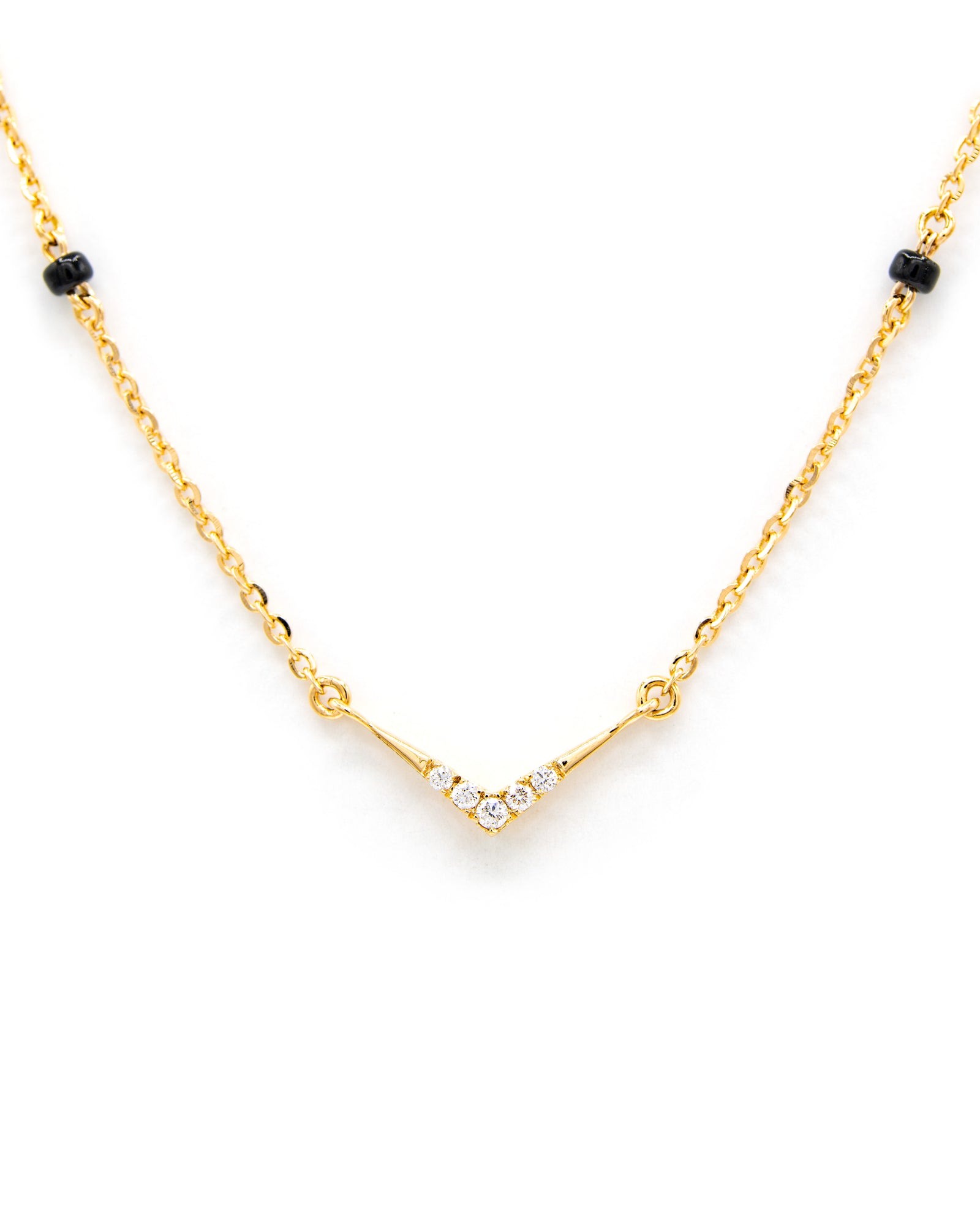 Víya Round Diamond V-Shape Mangalsutra Traditional Necklace 18K