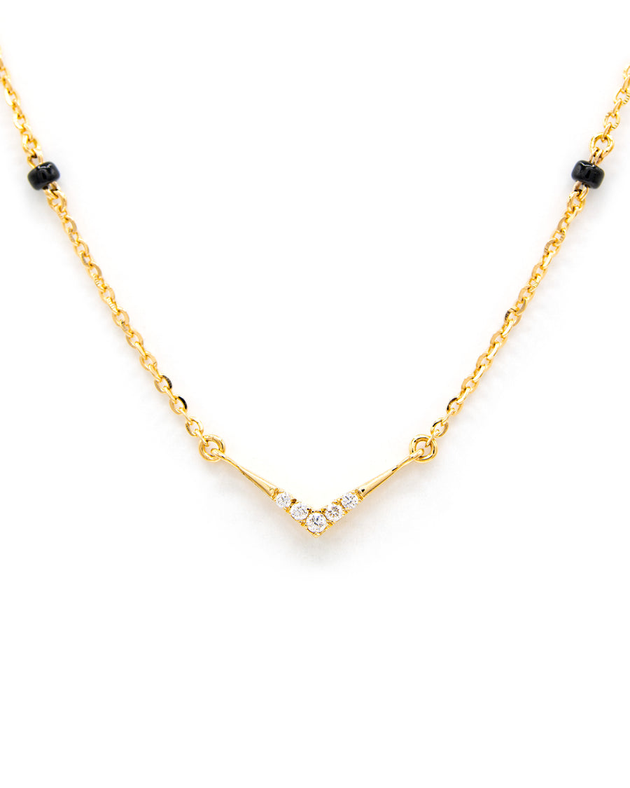 Víya Round Diamond V-Shape Mangalsutra Traditional Necklace 18K
