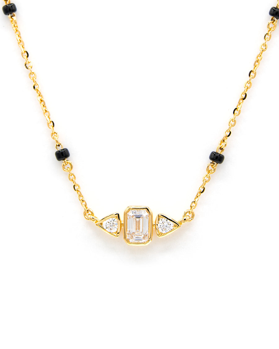 Víya Bezel Emerald and Round Diamond Mangalsutra Traditional Necklace 18K