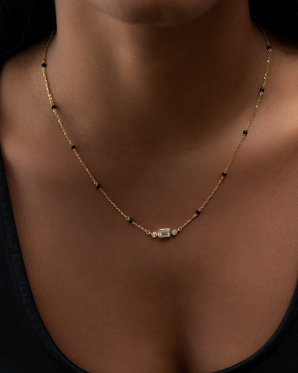 Víya Bezel Emerald and Round Diamond East to West Mangalsutra Traditional Necklace 18K on body