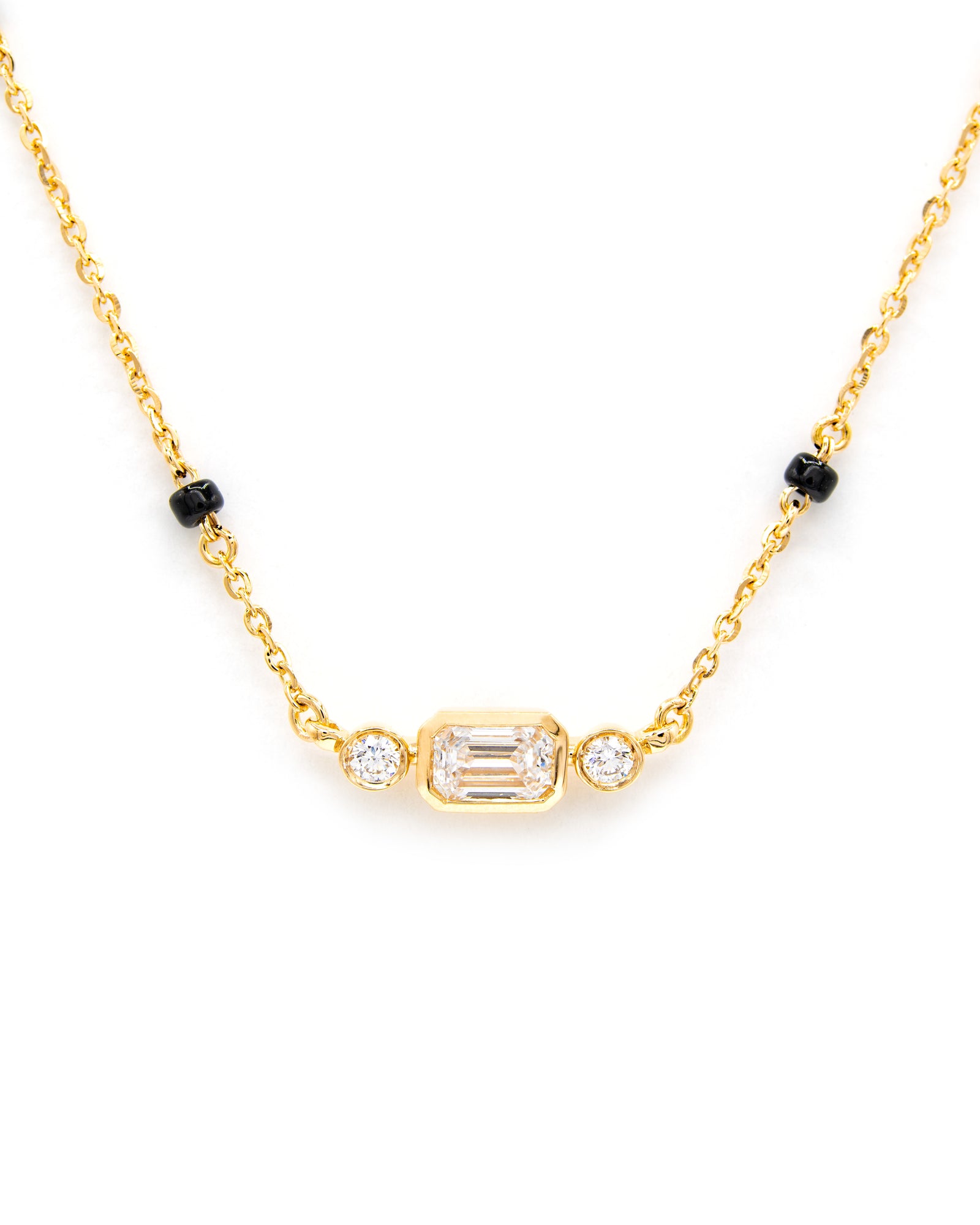 Víya Bezel Emerald and Round Diamond East to West Mangalsutra Traditional Necklace 18K