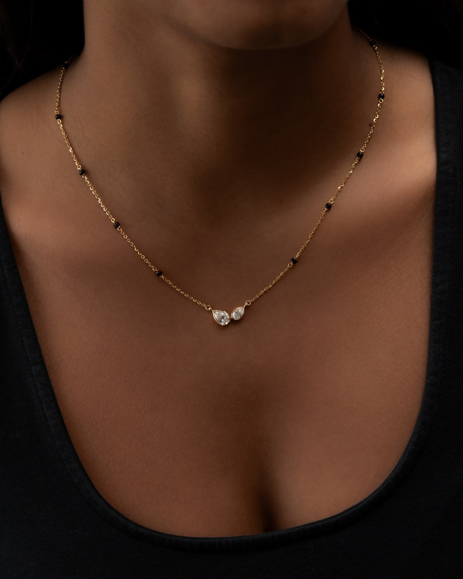 Víya Bezel Two/Double Pear Diamond Mangalsutra Traditional Necklace 18K on body