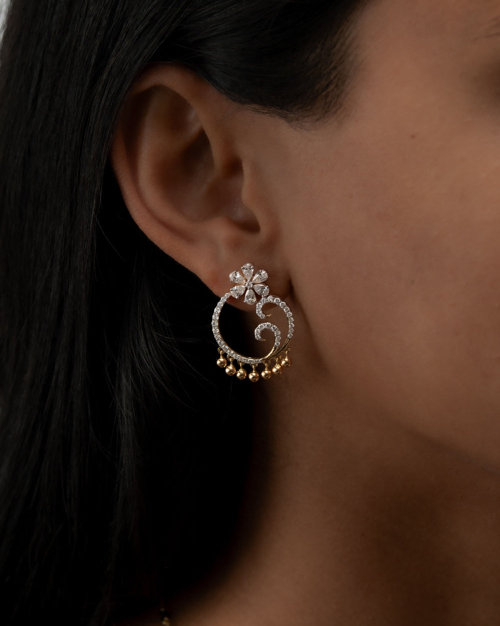 Víya Pear and Round Diamond Jhumkas Traditional Dangling Earrings Yellow Gold 18K on body