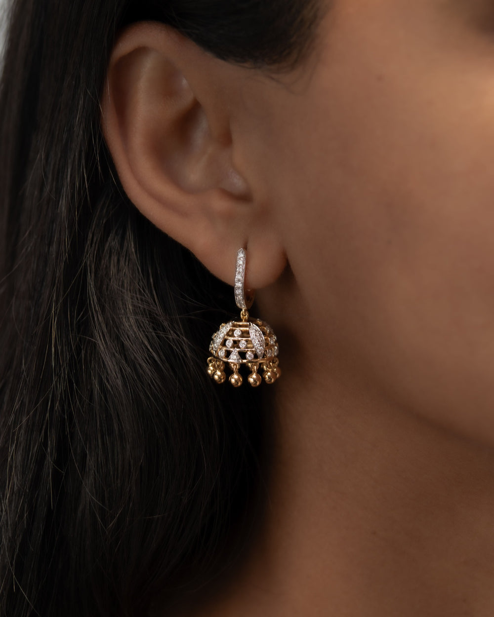Víya Round Diamond Jhumkas Traditional Dangling Earrings Yellow Gold 18K on body 