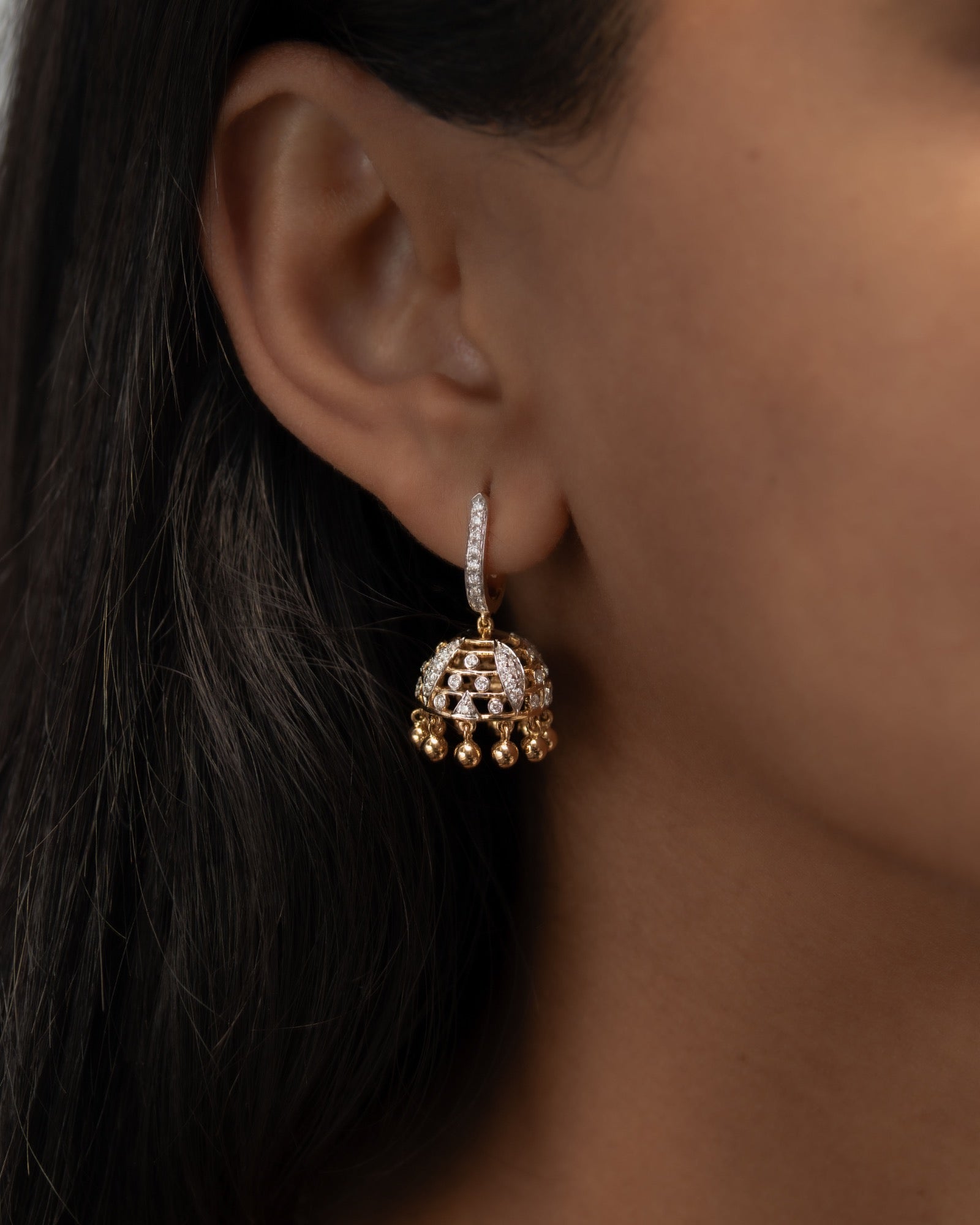 Víya Round Diamond Jhumkas Traditional Dangling Earrings Yellow Gold 18K on body 
