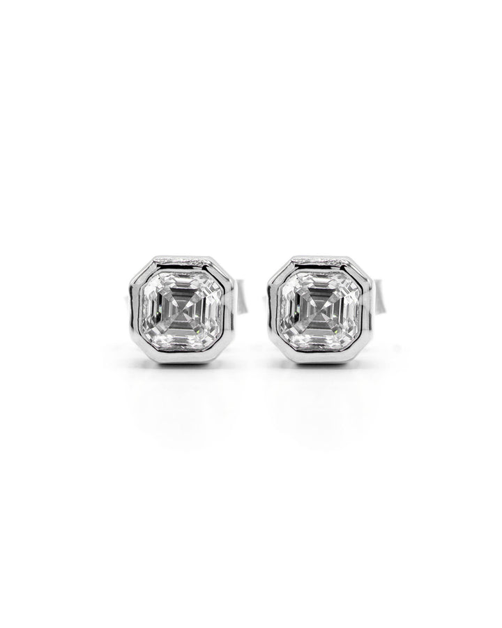 Víya Asscher Shape Diamond Bezel Stud Earrings White Gold 14K