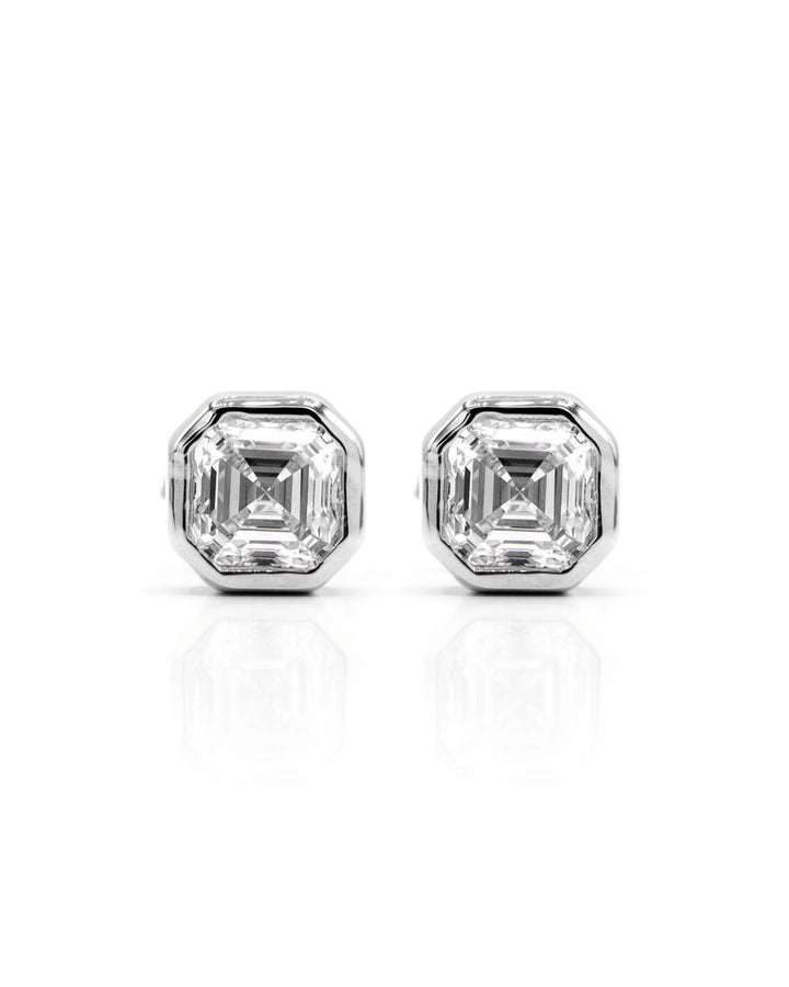 Víya Asscher Shape Diamond Bezel Stud Earrings White Gold 14K