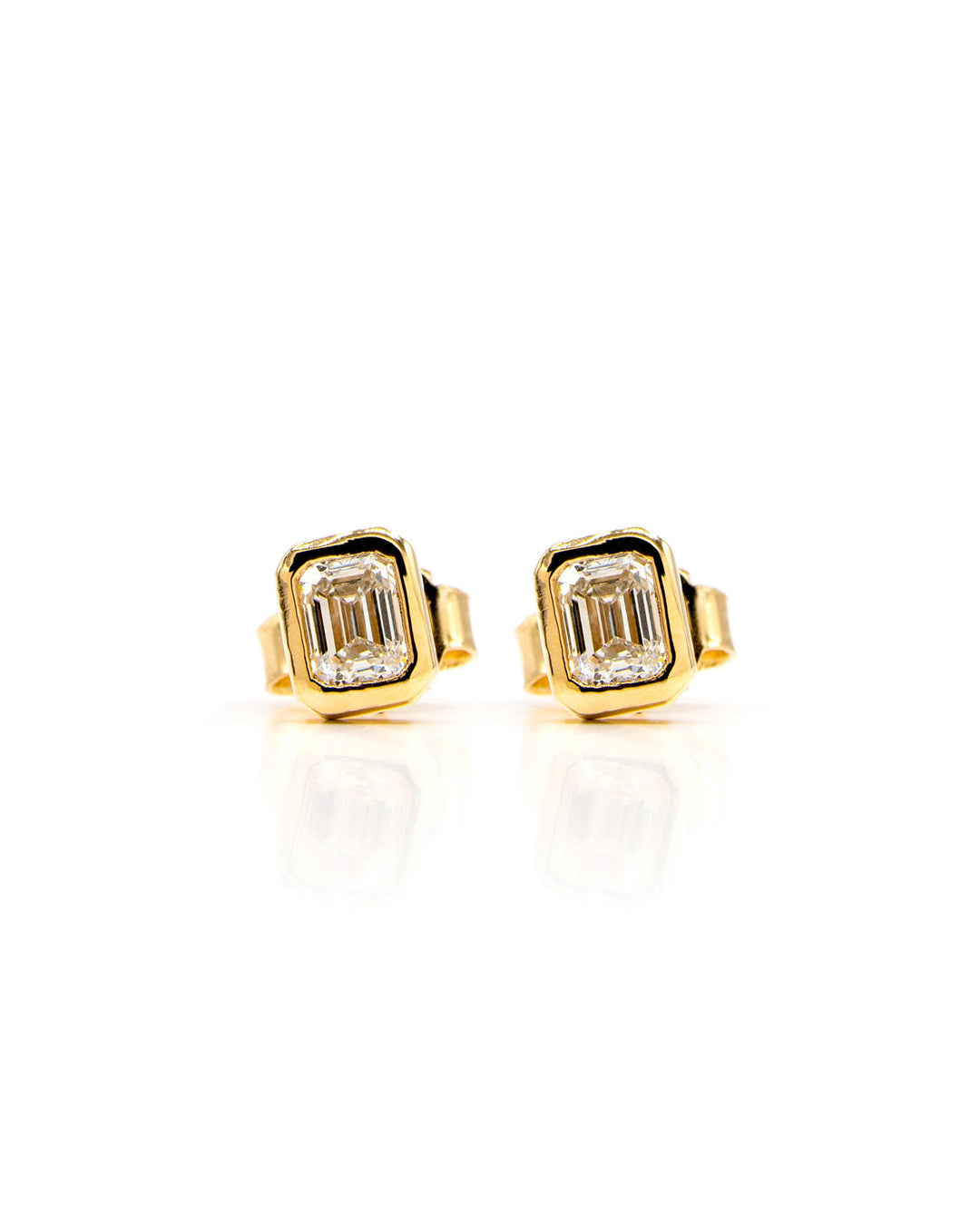 Víya Emerald Shape Diamond Bezel Stud Earrings Yellow Gold 14K