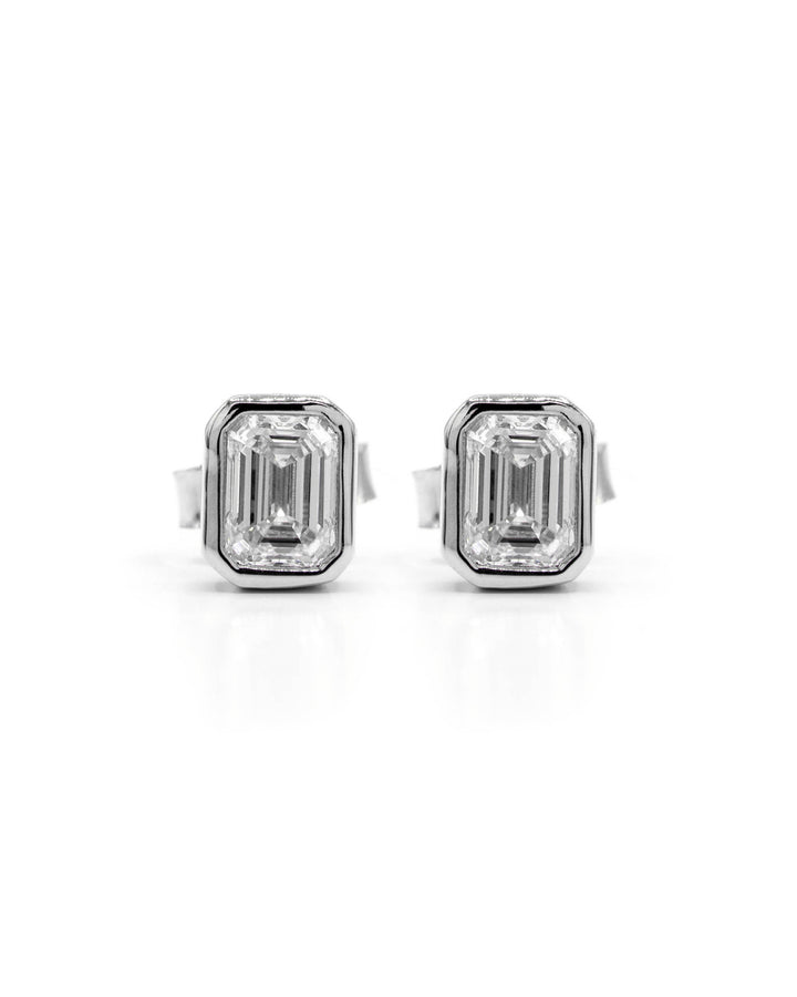 Víya Emerald Shape Diamond Bezel Stud Earrings White Gold 14K