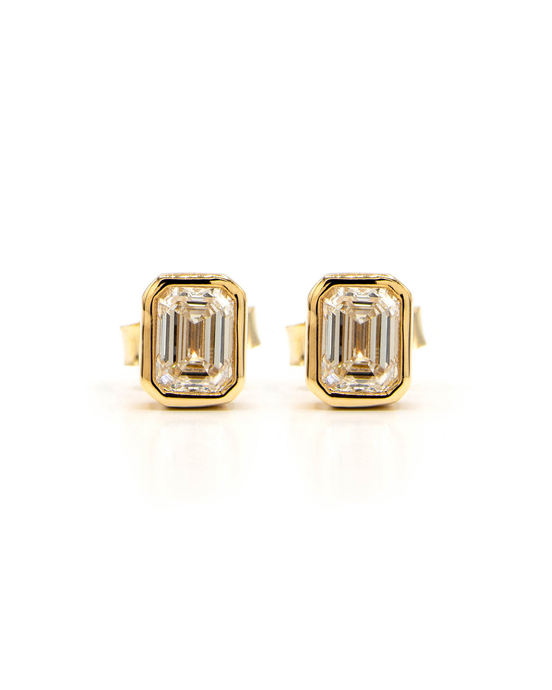 Víya Emerald Shape Diamond Bezel Stud Earrings Yellow Gold 14K