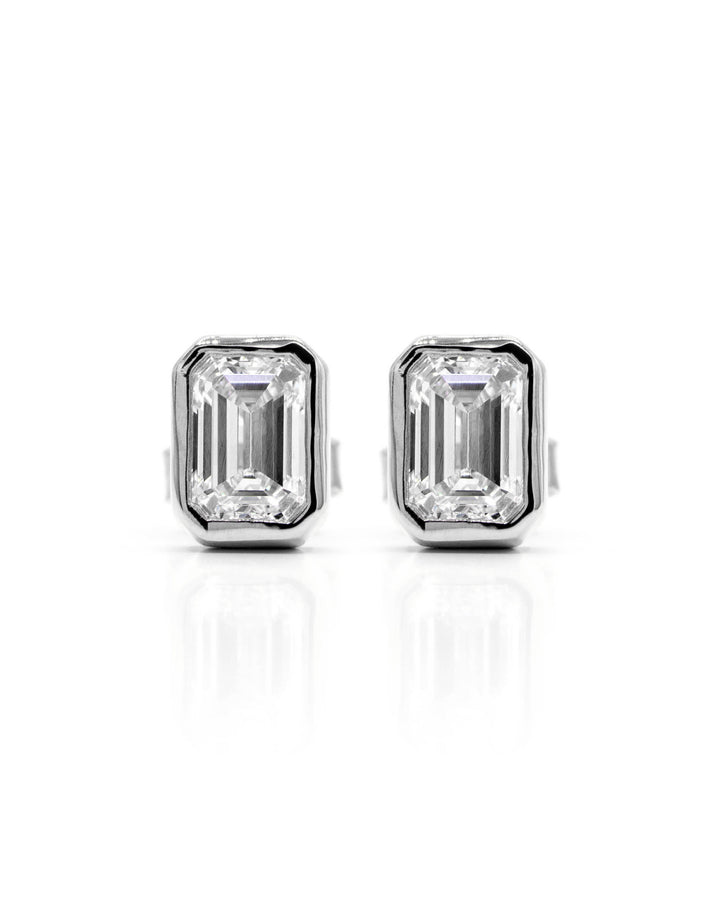 Víya Emerald Shape Diamond Bezel Stud Earrings White Gold 14K