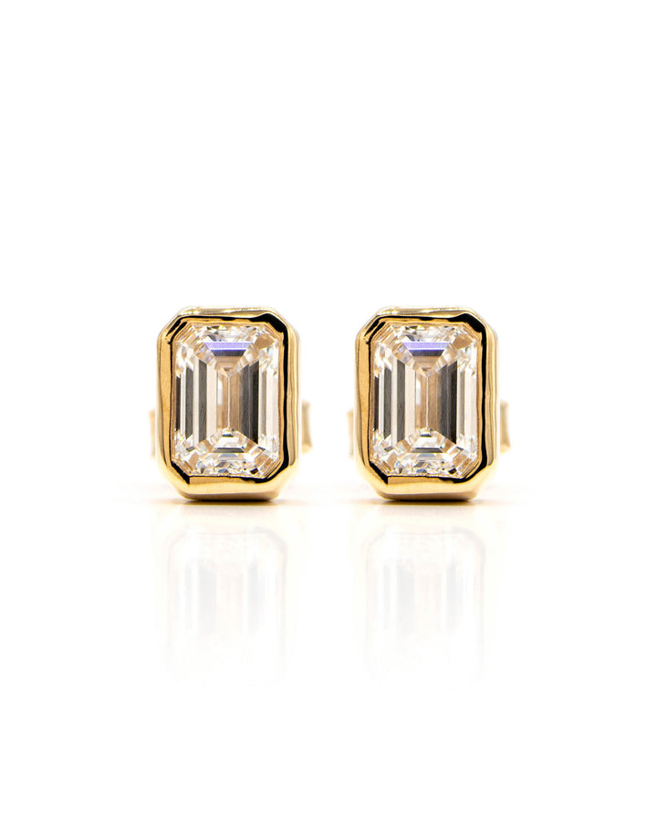 Víya Emerald Shape Diamond Bezel Stud Earrings Yellow Gold 14K