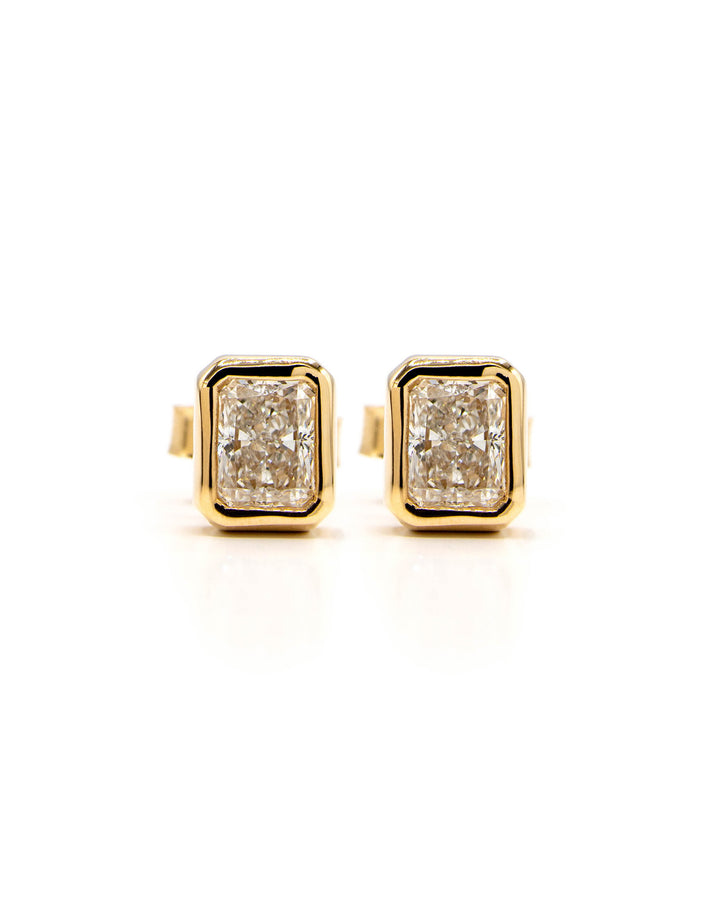 Víya Radiant Shape Diamond Bezel Stud Earrings Yellow Gold 14K