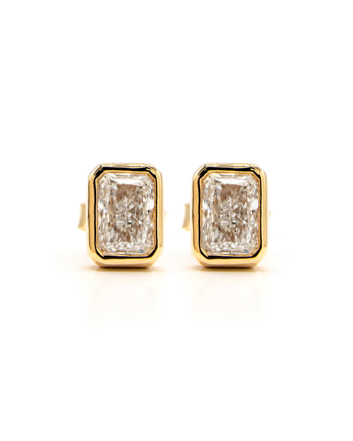 Víya Radiant Shape Diamond Bezel Stud Earrings White Gold 14K