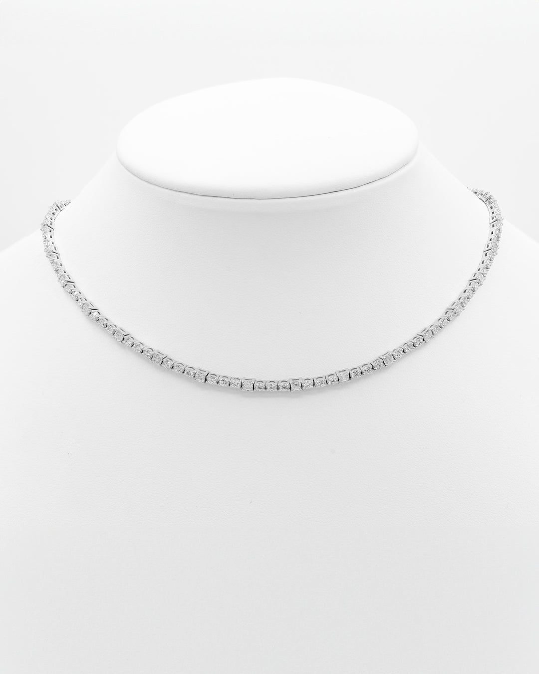 Víya Asscher Shape Diamond and Round Diamond Choker White Gold 14K