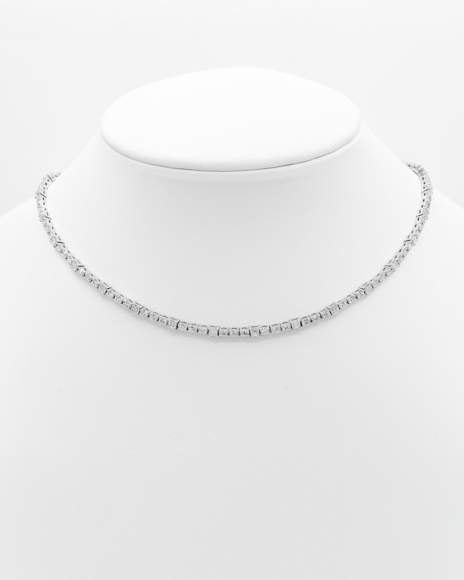 Víya Asscher Shape Diamond and Round Diamond Choker White Gold 14K