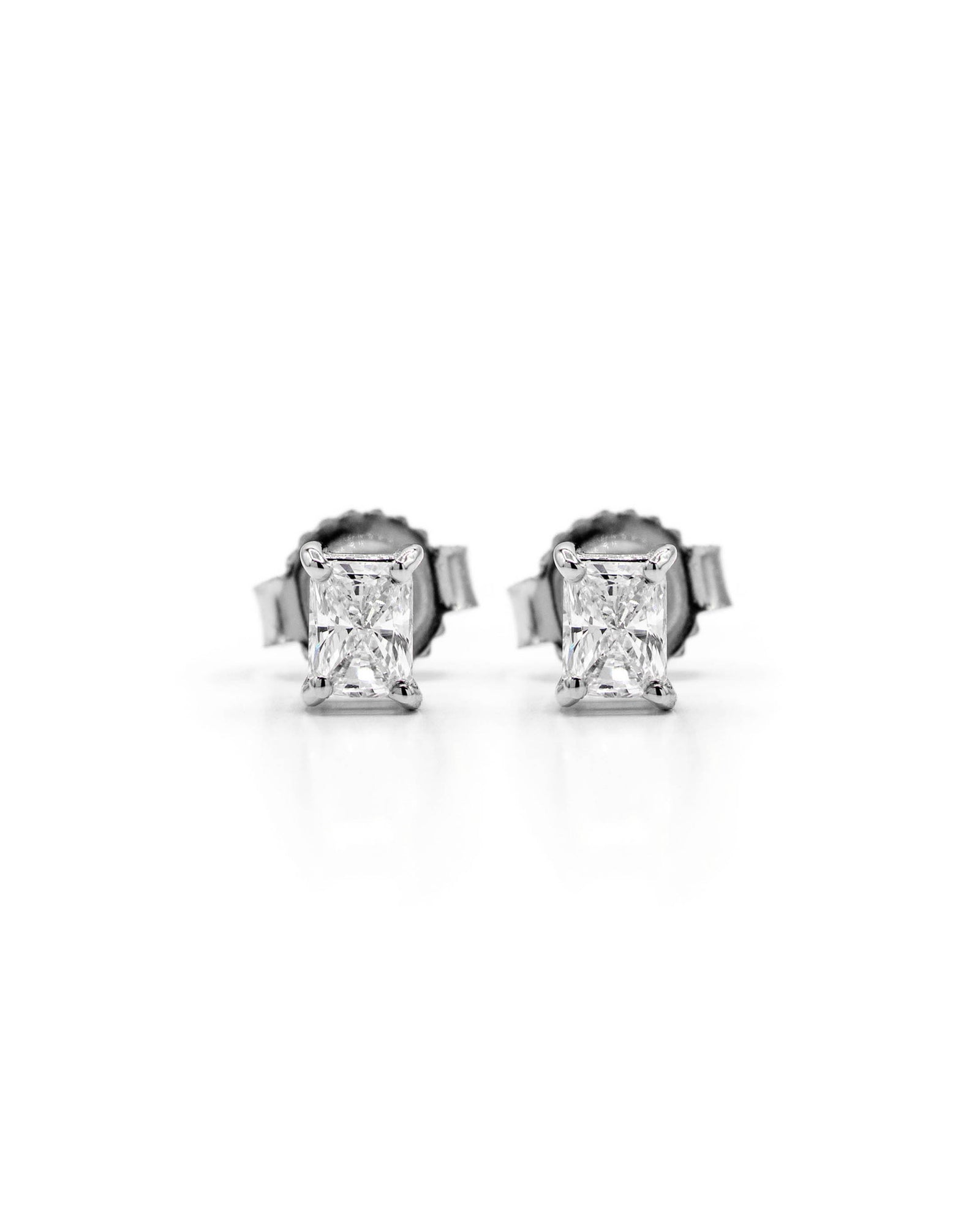Víya Radiant Shape Diamond Stud Earrings White Gold 14K