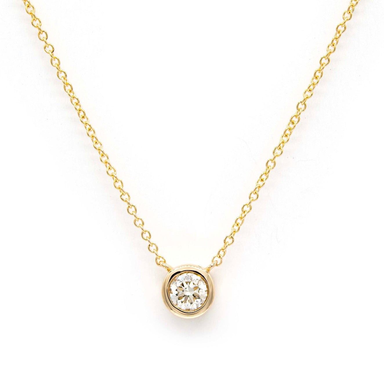 Víya Round Diamond Bezel Pendant Necklace Yellow Gold 14K