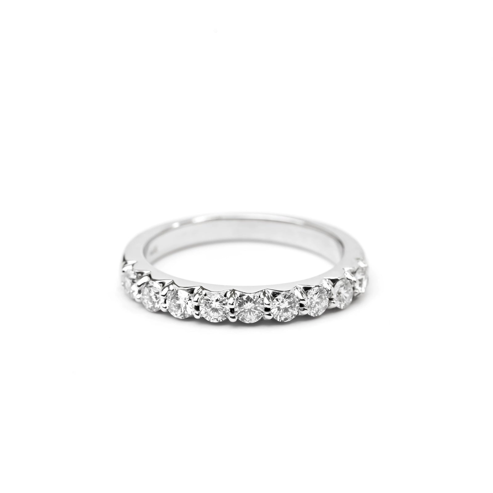 Víya Round Diamond Half Eternity Band White Gold 14K